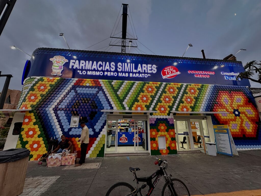 Víctor González Herrera inaugura Farmacia Wixárika en Tepic