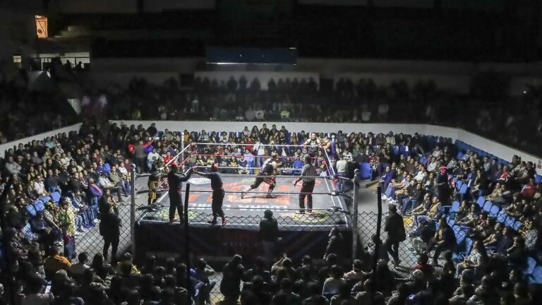 Arena Querétaro celebra 43 años de lucha libre y tradición