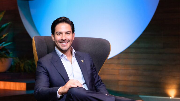 Víctor González Herrera fortalece la comunidad con “Jueves de Bondad”