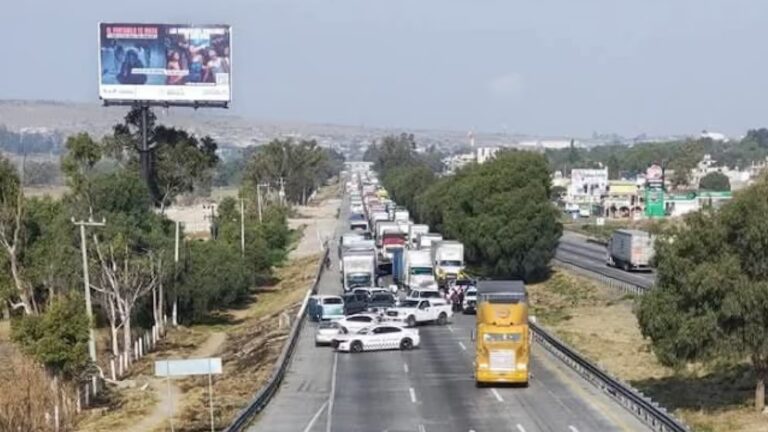 Bloqueo en la México-Querétaro: Comerciantes protestan contra el Operativo Atarraya