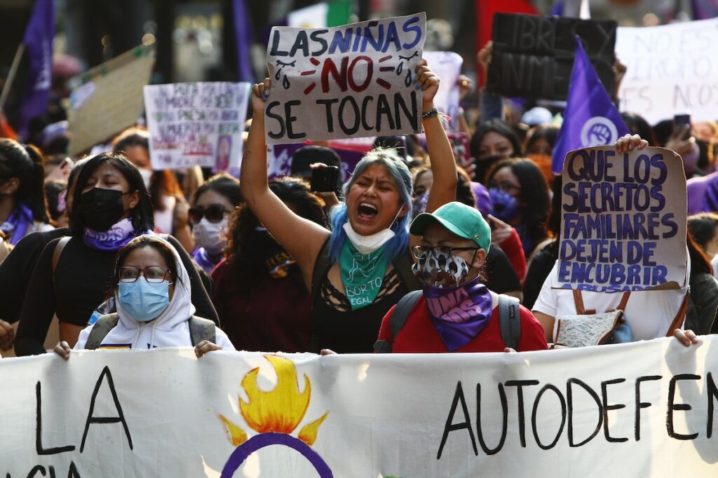 Histórica marcha simultánea del 8M en Querétaro: 18 municipios se unen