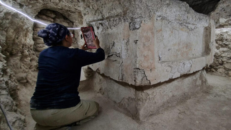 Hallan un altar teotihuacano en el corazón maya, Tikal