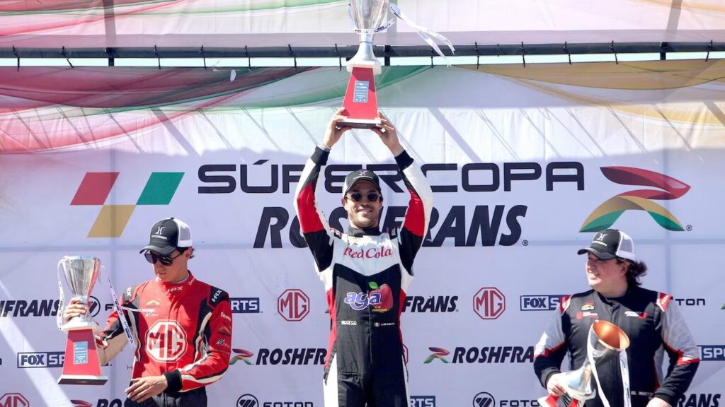 Queretanos brilla en la MexBike: triunfo local en casa