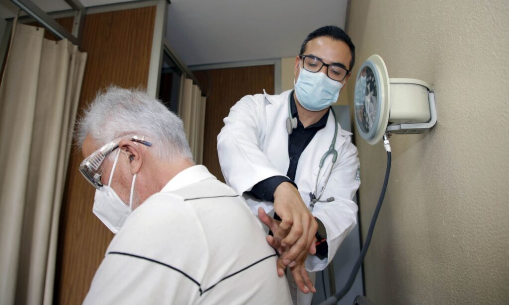 Consultas médicas suben 6.1% y limitan acceso a la salud