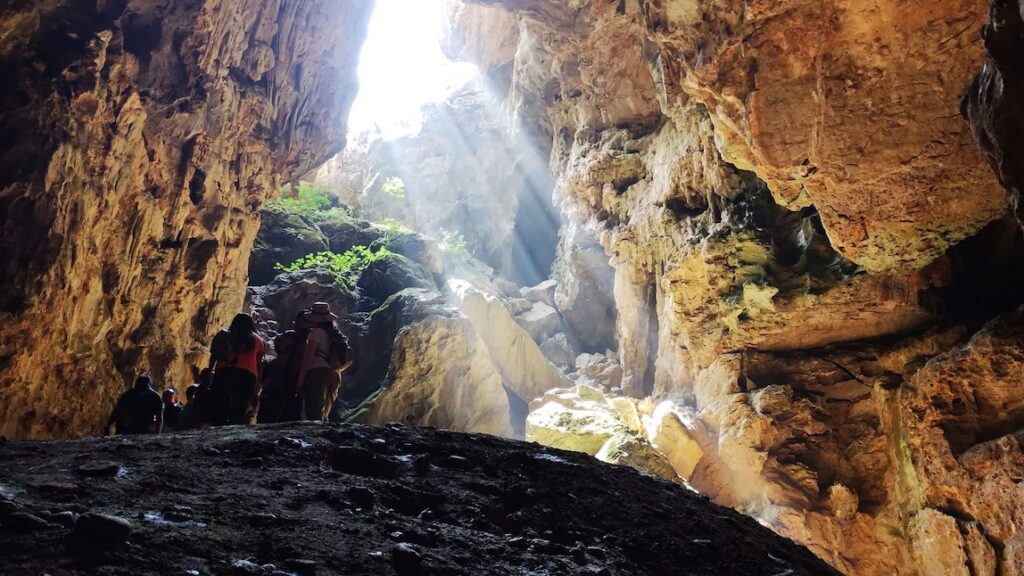 Cueva de los Riscos: maravilla subterránea en la Sierra Gorda