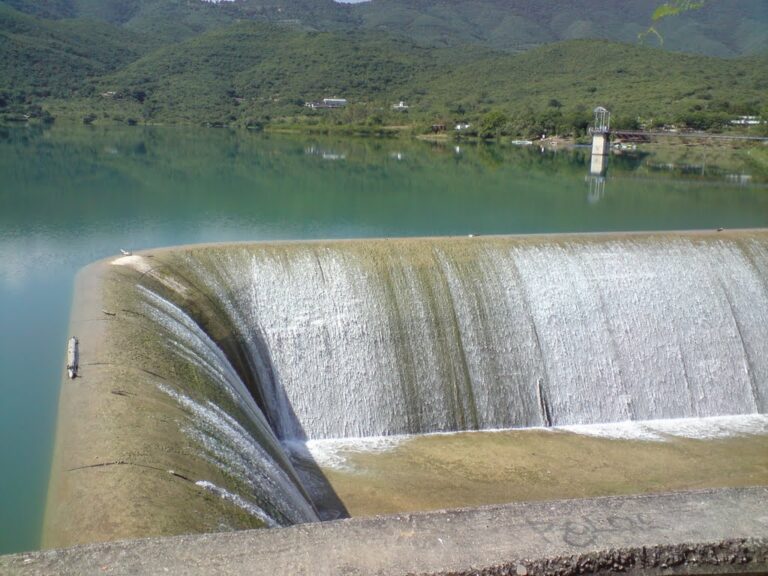 Presas al tope en Querétaro tras intensas lluvias