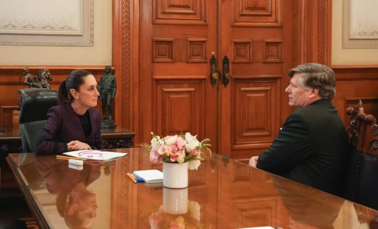 Christopher Landau visita México y estalla polémica por post de morenista