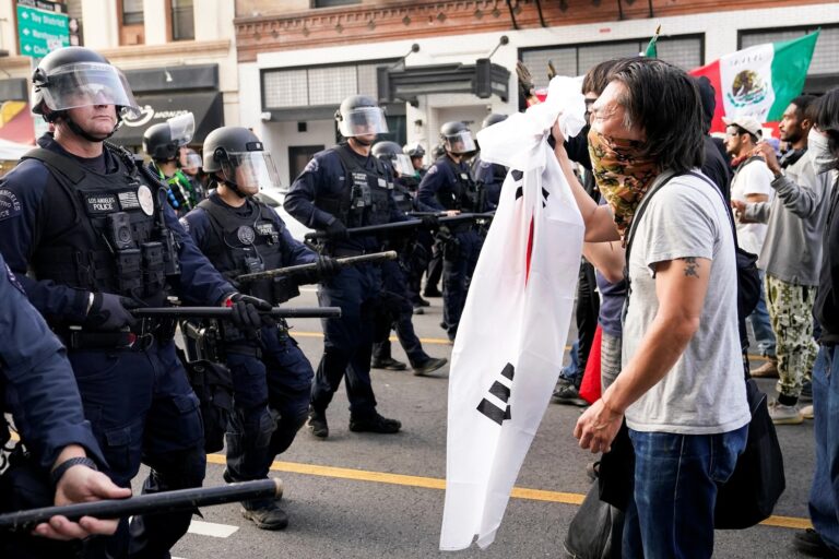 Celebridades mexicanas alzan la voz por migrantes en LA