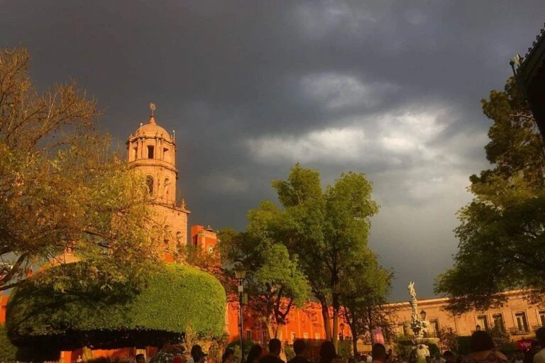 Clima inestable en Querétaro: pronostican lluvias, viento y granizo
