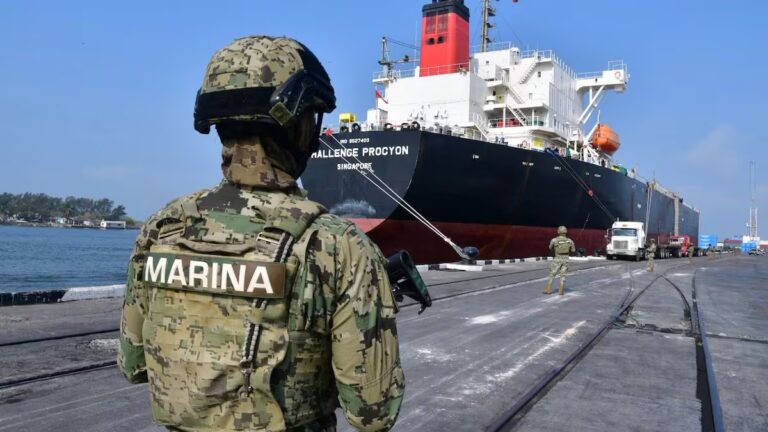 Embajada de EUA explica el ciclo del huachicol fiscal