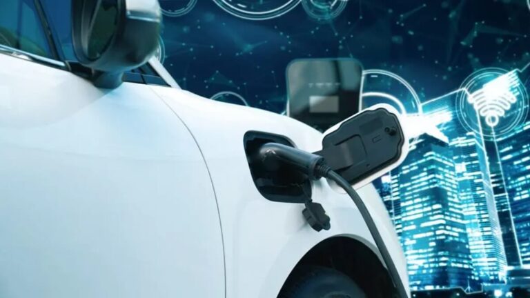 Alfredo Del Mazo Maza analiza la movilidad eléctrica mundial