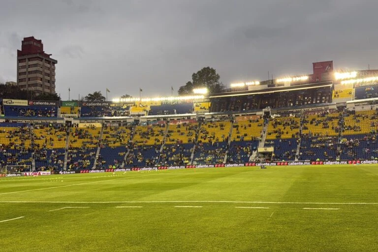 Triunfo del América sobre Querétaro opacado por violencia fuera del estadio