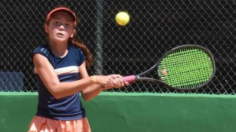 Tenistas queretanos brillan a nivel nacional: Loretta Serrano y Nicolás Paternina conquistan títulos en Jalisco, León y San Luis Potosí