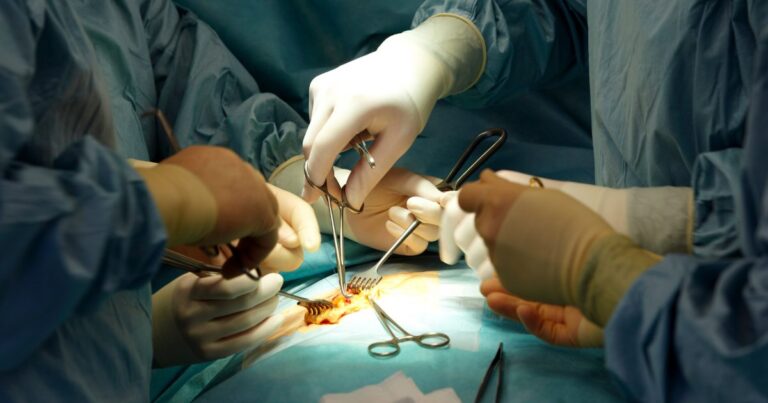 Intervienen especialistas de IMSS Querétaro a paciente por tumor ovárico de 22 kilos