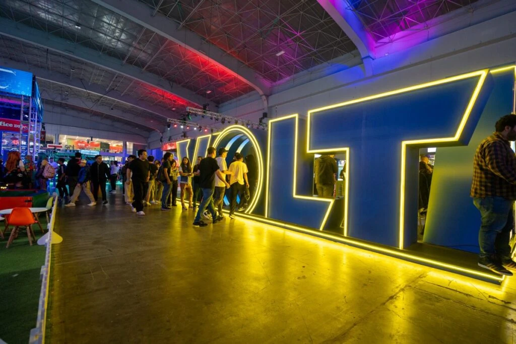 VOLT, la bebida energizante de AJEMEX, impulsa la escena gamer en Gamergy CDMX 2025