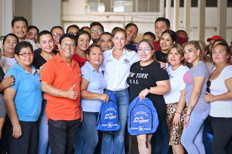 Entrega Patricia Lobeira Rodríguez kits escolares en Veracruz