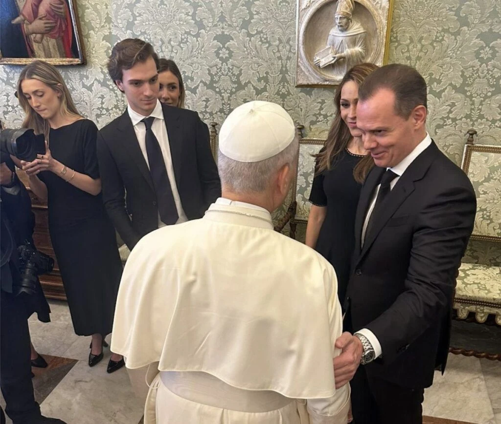 Olegario Vázquez Aldir y el Papa León XIV refuerzan lazos por la salud