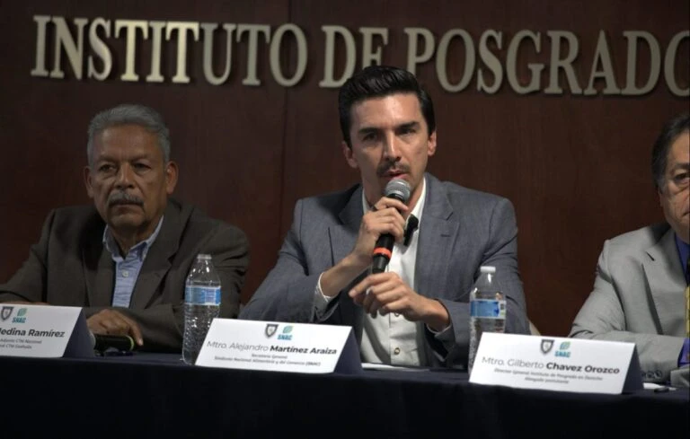 Alejandro Martínez Araiza, secretario general del SNAC, durante su participación en el panel sobre el T-MEC 2.0 en el Instituto Posgrado en Derecho.