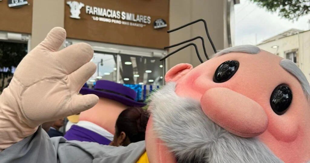 Víctor González Herrera, CEO de Farmacias Similares, asegura que el éxito del Dr. Simi radica en la ayuda a quiénes menos tienen.