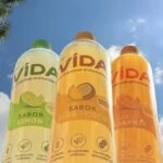 Botellas de Agua VIDA con Vitaminas Antioxidantes en sabores frutales refrescantes.