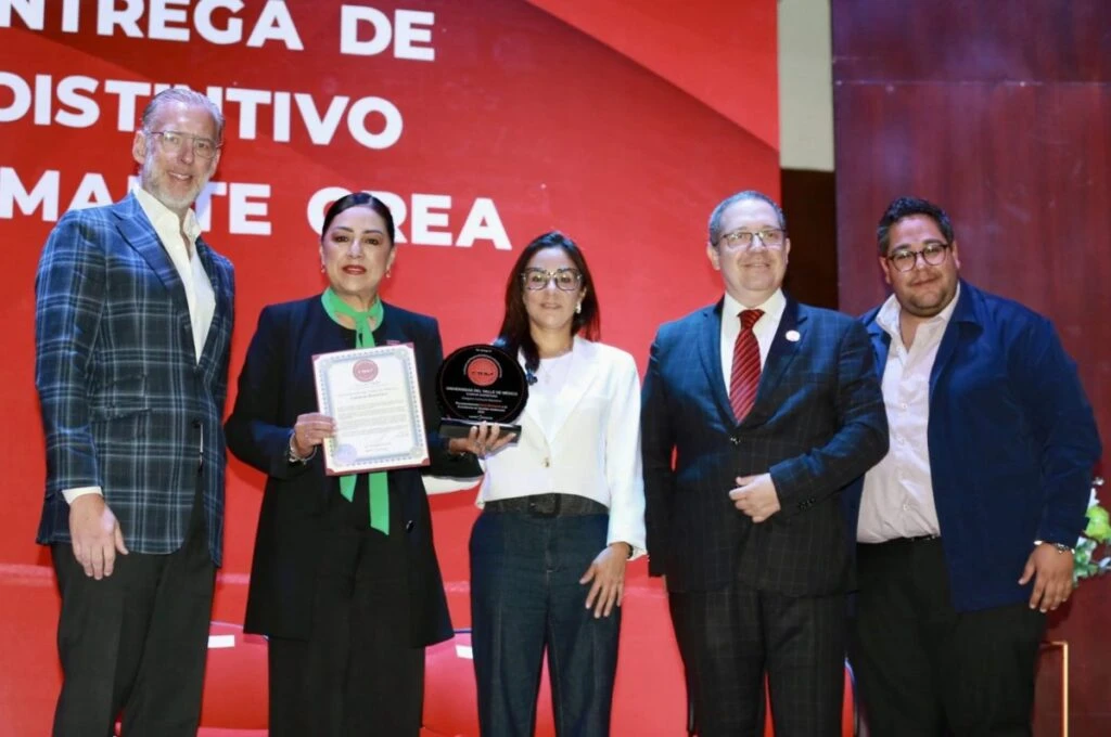 Marco Del Prete estuvo presente en la entrega del distintivo Diamante de la CREA UVM campus Querétaro.