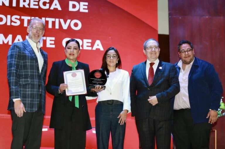 Marco Del Prete estuvo presente en la entrega del distintivo Diamante de la CREA UVM campus Querétaro.