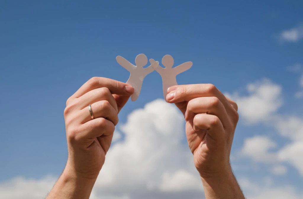 Colaboradores de Seguritech participaron en jornadas de voluntariado comunitario mejorando espacios educativos y sociales en México.