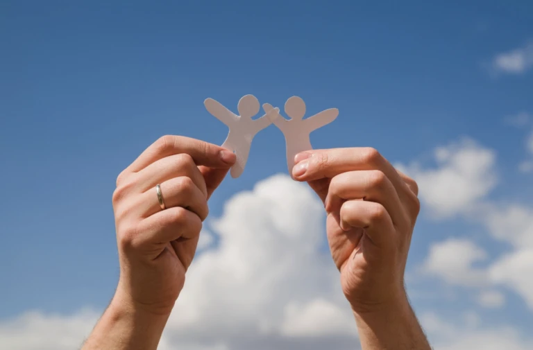 Colaboradores de Seguritech participaron en jornadas de voluntariado comunitario mejorando espacios educativos y sociales en México.