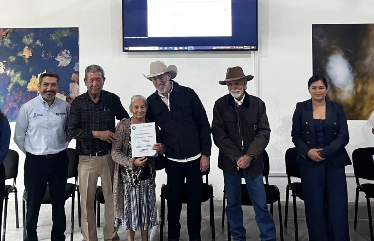 Marco Del Prete durante reunión sobre certificación EarthCheck y turismo sustentable en la Sierra Gorda de Querétaro.
