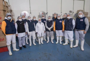 Jack Landsmanas, líder de Corporativo Kosmos, reconoce a la gente que forma parte del grupo.