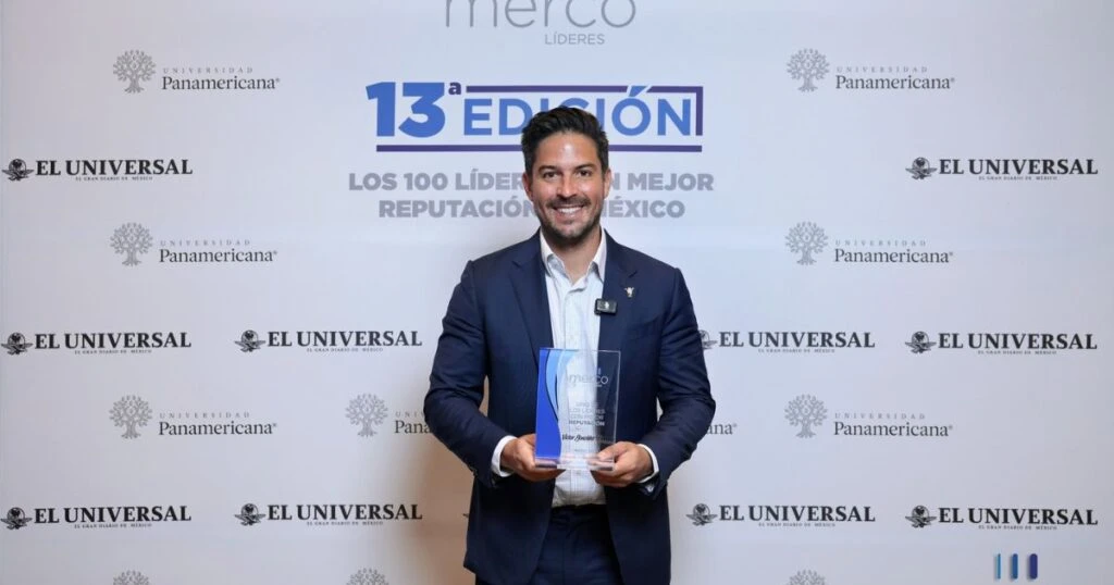 Merco México premió a Víctor González Herrera, CEO de Farmacias Similares y presidente de Grupo por Un País Mejor, como Líder Empresarial.