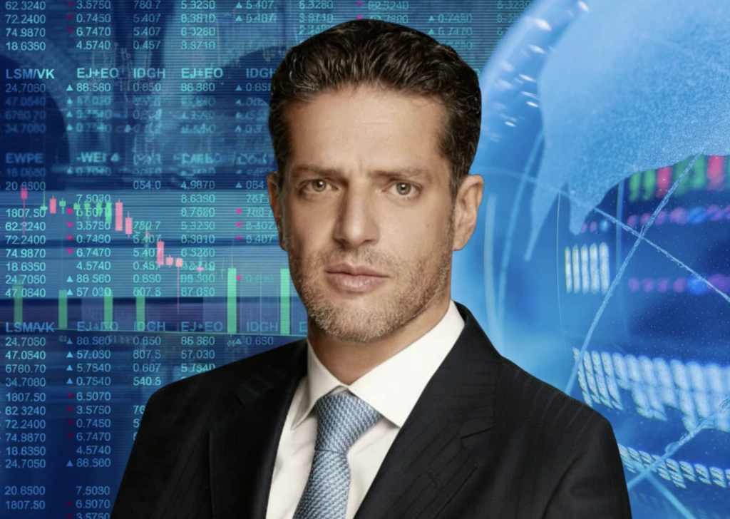 Alexis Nickin Gaxiola analiza estrategias de regulación de criptomonedas en empresas globales.