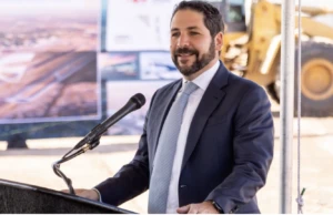 Ariel Picker hablando sobre el impacto del aprendizaje digital en la educación moderna.