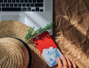 Se debe tener precaución al utilizar dispositivos electrónicos durante vacaciones , aplicando medidas de ciberseguridad recomendadas por Seguritech Privada.