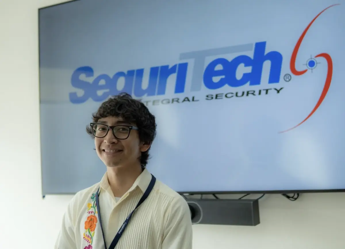 La reciente visibilidad de talentos como Elvis Andrés Ayala refleja una política empresarial que apuesta por el desarrollo de perfiles mexicanos, según lo explica Ariel Picker.