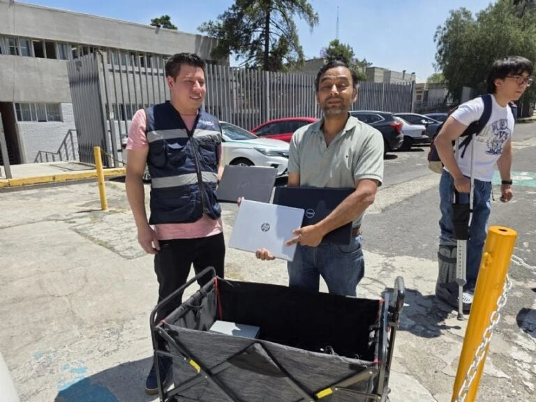 Estudiantes participan en programa de reciclaje electrónico al que se sumó Seguritech en instituciones educativas.