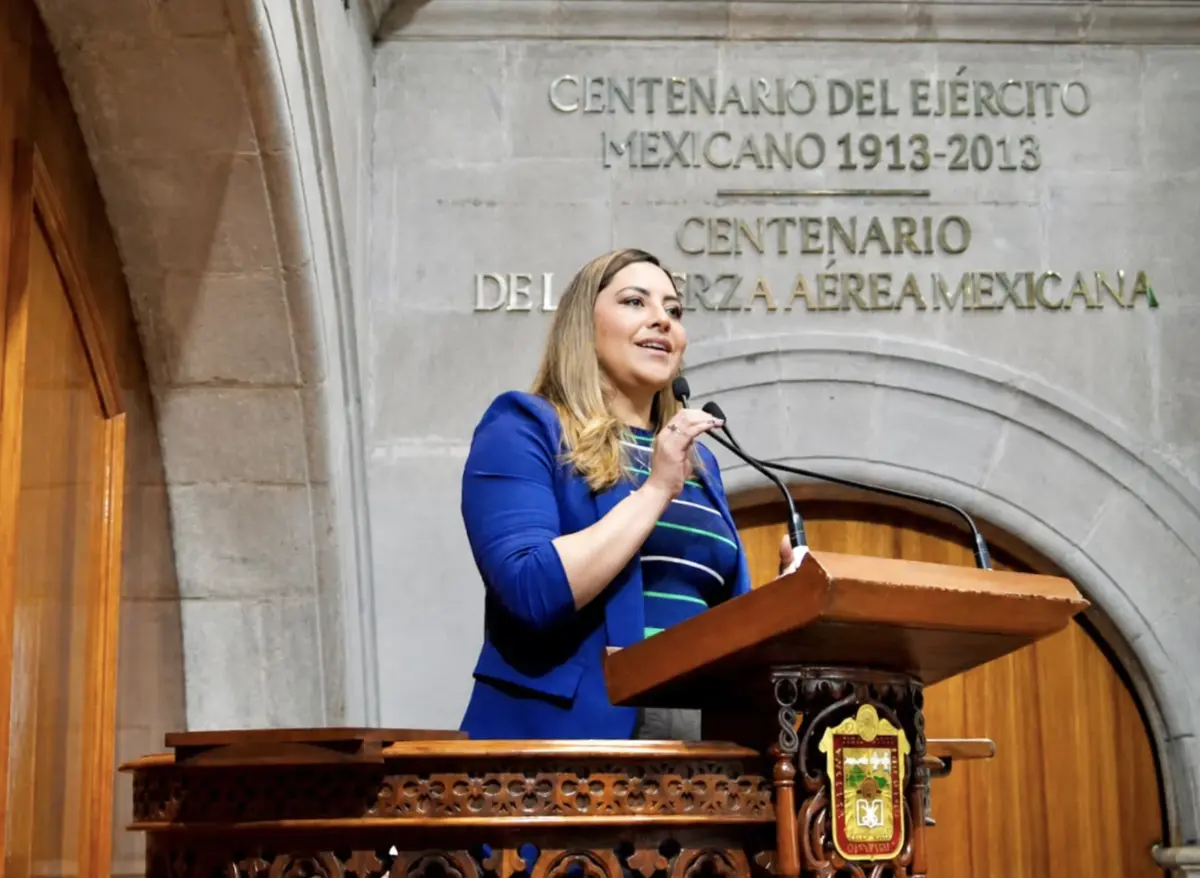 Ana Cristina Loya, líder de Sostenibilidad de AJEMEX durante el Simulador Legislativo 2026.