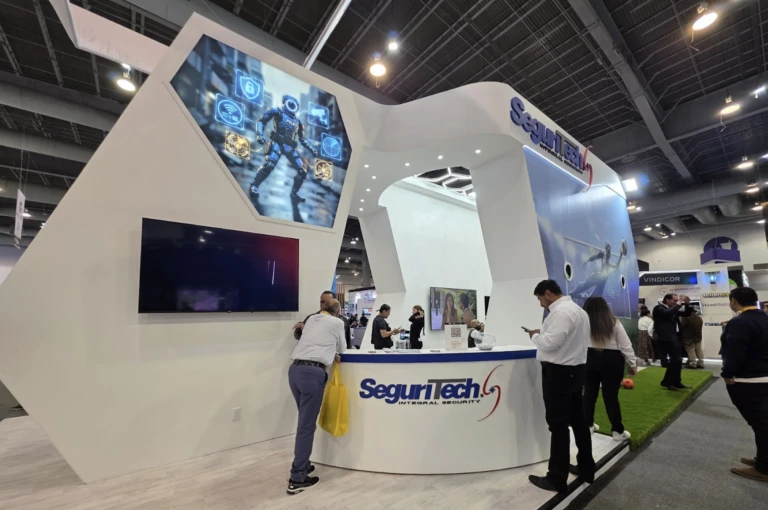 Ejecutivos y especialistas de Seguritech presentan tecnologías de seguridad integral y transformación digital durante Expo Seguridad México 2026.