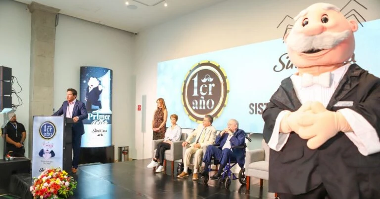 Víctor González Herrera celebra 1° aniversario de la SimiCasa.
