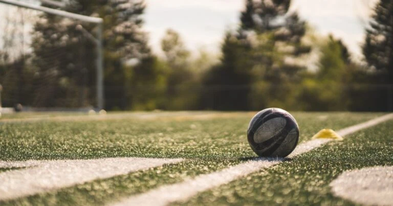 Víctor González Herrera inicia remodelación de canchas de fútbol.