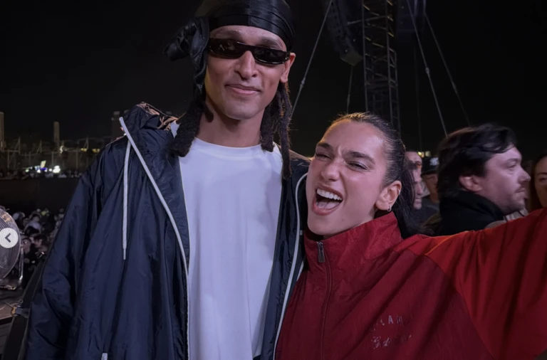 Dua Lipa reúne música, orgullo y cultura en el Sunny Hill Festival.