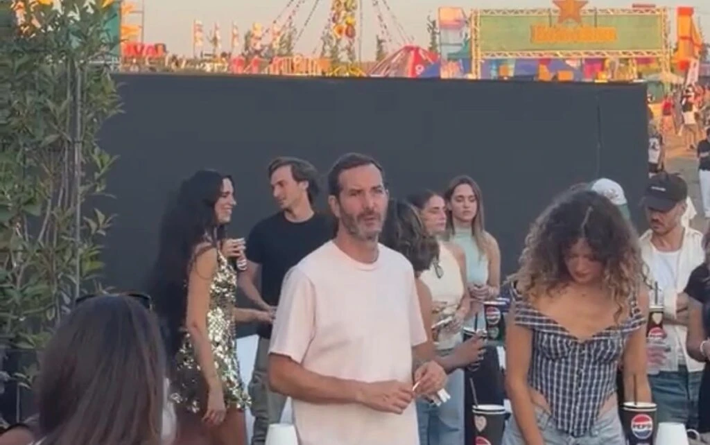Dua Lipa reúne música, orgullo y cultura en el Sunny Hill Festival.