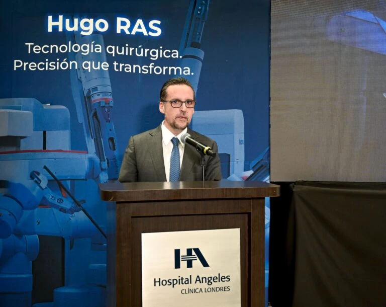 Olegario Vázquez Aldir promueve primer congreso de vanguardia médica.