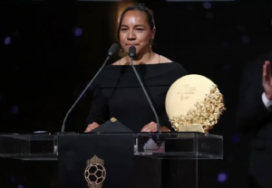 Charlyn Corral, delantera del Pachuca Femenil, recibe el reconocimiento internacional durante la gala del Balón de Oro 2026 en Londres.
