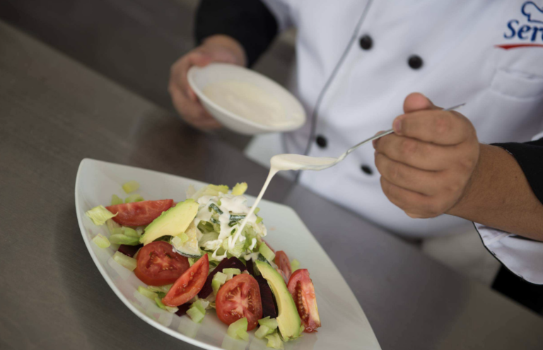Corporativo Kosmos incorpora alternativas vegetales como parte de una oferta gastronómica diversa.