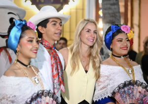 Patricia Lobeira Rodríguez durante un acto de su administración municipal en Veracruz.